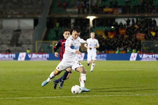 Il Lecce parte bene, ma poi è costretto ad inseguire: a Cosenza è solo 2 a 2 - Corriere Salentino