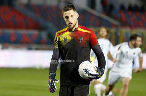 Le pagelle dei giallorossi: Simic regala i due gol; Coda un gigante delizia e croce; Blin salva Baroni - Corriere Salentino