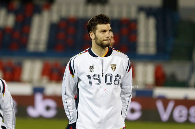 Il Lecce parte bene, ma poi è costretto ad inseguire: a Cosenza è solo 2 a 2 - Corriere Salentino