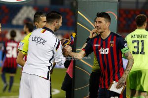 Le pagelle dei giallorossi: Simic regala i due gol; Coda un gigante delizia e croce; Blin salva Baroni - Corriere Salentino