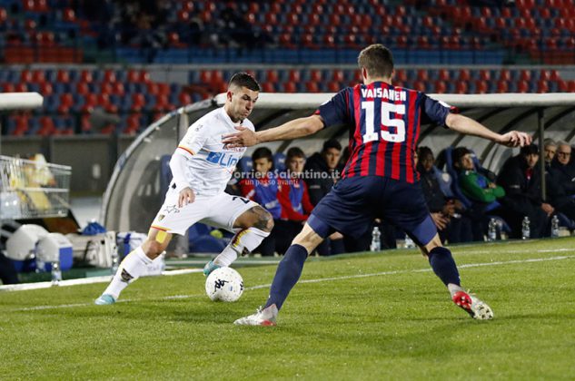 Il Lecce parte bene, ma poi è costretto ad inseguire: a Cosenza è solo 2 a 2 - Corriere Salentino
