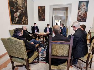 Promozione patrimonio ecclesiastico: gli assessori regionali Lopane e Delli Noci in visita dall’arcivescovo Seccia - Corriere Salentino
