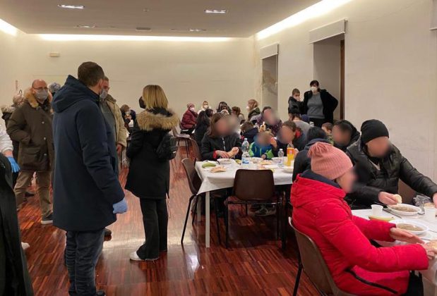 Crisi Ucraina, accolti i primi gruppi profughi. L'incontro con il presidente Emiliano: "La Puglia è casa vostra" - Corriere Salentino
