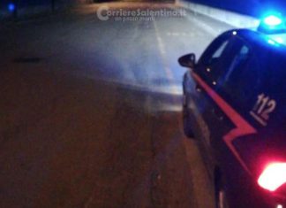 Aggredito e rapinato dopo il prelievo al bancomat, i banditi sparano contro l’auto della vittima