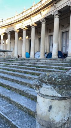 Degrado in Piazza Italia-Monumento dei Caduti, Andrea Guido: un campeggio con annessa discarica a cielo aperto - Corriere Salentino