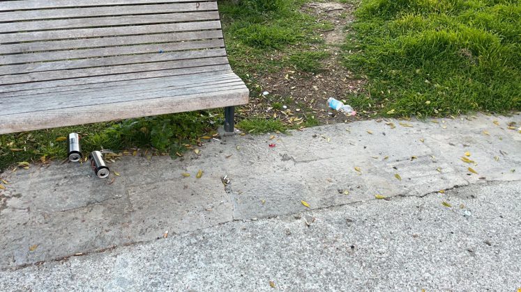Degrado in Piazza Italia-Monumento dei Caduti, Andrea Guido: un campeggio con annessa discarica a cielo aperto - Corriere Salentino
