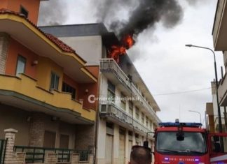 Divampa un incendio in casa: disabile 46enne muore tra le fiamme. Quattro feriti