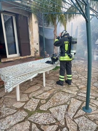 Incendio nel garage di una villetta: danni ingenti. In salvo due gatti rimasti intrappolati - Corriere Salentino