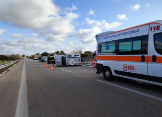 Perde il controllo dell’auto e si ribalta sulla statale: paura per una donna