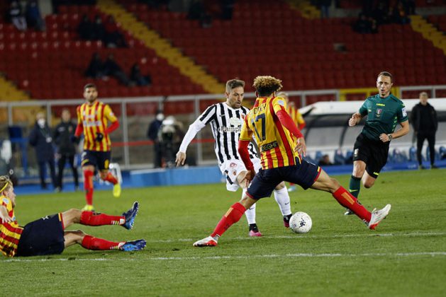 Rodriguez e Coda regalano al Lecce la vetta solitaria: 3-1 contro un Ascoli mai domo - Corriere Salentino