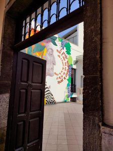 Novoli, svelamento al pubblico del murales in memoria di Dante Alighieri a 700 anni dalla sua morte, realizzato dall'artista Chekos'Art - Corriere Salentino