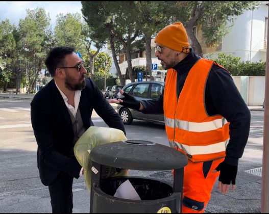 “Portalo a spalla”, il video dei The Lesionati contro l’abbandono dei rifiuti - Corriere Salentino