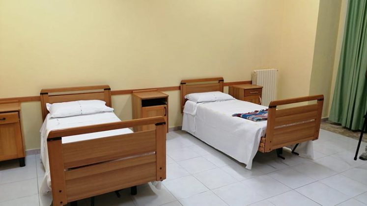 Le istituzioni salutano i profughi ucraini appena arrivati: molti sono bambini - Corriere Salentino