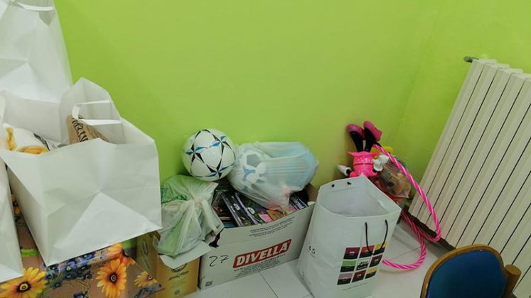 Le istituzioni salutano i profughi ucraini appena arrivati: molti sono bambini - Corriere Salentino