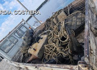 Ancore rudimentali, catene e relitti: dal mare di Porto Cesareo riemerge anche l’inciviltà