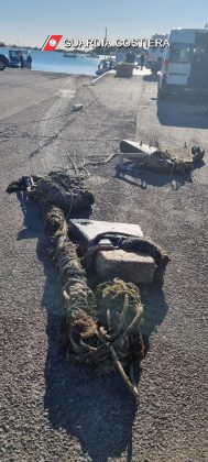 Ancore rudimentali, catene e relitti: dal mare di Porto Cesareo riemerge anche l’inciviltà - Corriere Salentino