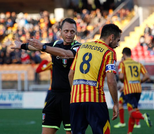 L’arbitro di Frosinone – Lecce: il siciliano Abisso per la 11esima volta dirige i giallorossi