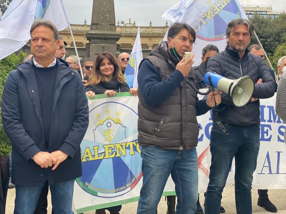 Sit – in del Movimento Regione Salento al Monumento dei Caduti di Lecce: basta degrado - Corriere Salentino