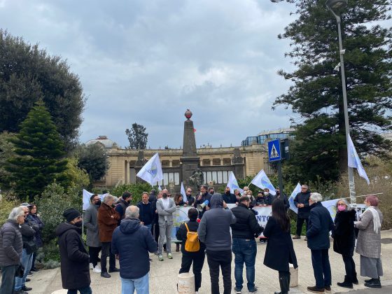 Sit – in del Movimento Regione Salento al Monumento dei Caduti di Lecce: basta degrado - Corriere Salentino