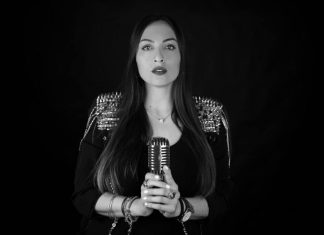 Live in acustico di Raffaella Roccasecca voice sul palco della Vineria Pop a Lecce