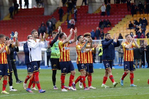 Il Lecce torna a vincere e rivede la A diretta: Coda fa 100 in serie B e regala 3 punti ai giallorossi - Corriere Salentino