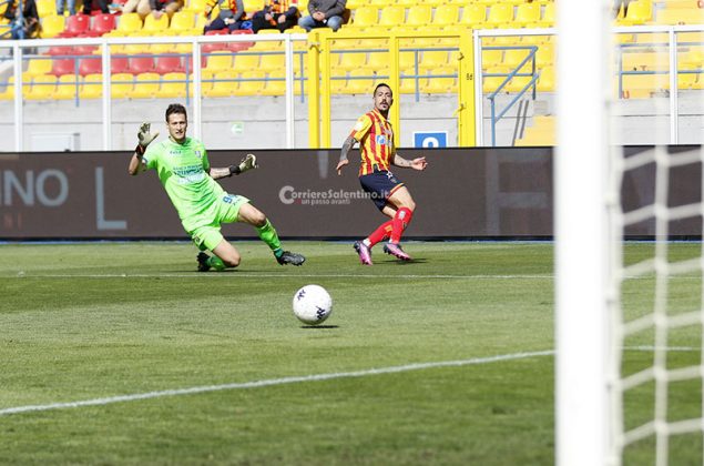 Il Lecce torna a vincere e rivede la A diretta: Coda fa 100 in serie B e regala 3 punti ai giallorossi - Corriere Salentino