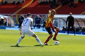 Le pagelle dei giallorossi: Tuia elegante ed efficace; Hjulmand è il padrone della mediana; Coda 100 e lode per un bomber di valore assoluto - Corriere Salentino