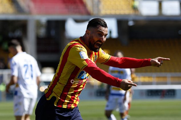 Il Lecce torna a vincere e rivede la A diretta: Coda fa 100 in serie B e regala 3 punti ai giallorossi - Corriere Salentino