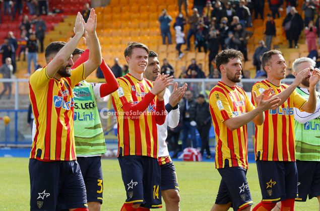 Un gol di Helgason regala al Lecce la terza vittoria di fila: un altro passo verso la A - Corriere Salentino