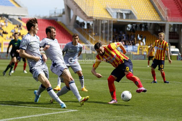 Un gol di Helgason regala al Lecce la terza vittoria di fila: un altro passo verso la A - Corriere Salentino