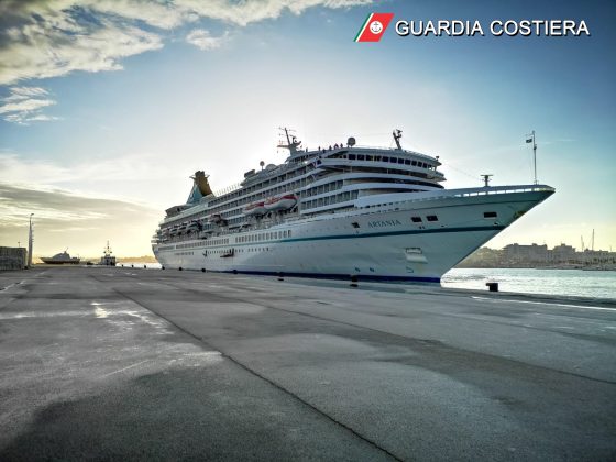 A Gallipoli arriva "Artania", controlli a tappeto sulla prima nave da crociera dell'anno attraccata a Gallipoli - Corriere Salentino