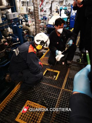 A Gallipoli arriva "Artania", controlli a tappeto sulla prima nave da crociera dell'anno attraccata a Gallipoli - Corriere Salentino