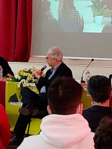 Un incontro con l'autore d'eccezione: Walter Veltroni incontra gli studenti del De Viti De Marco di Casarano nell'ambito del progetto lettura - Corriere Salentino