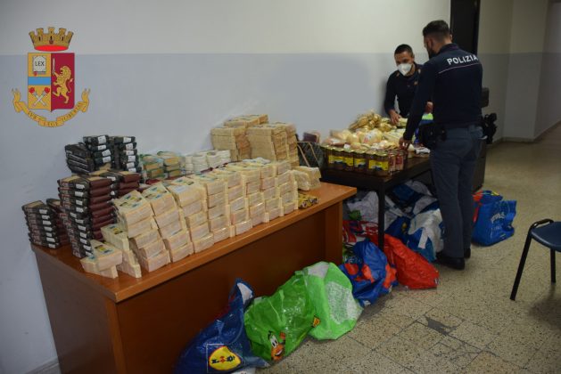 Bloccati dopo l'ennesimo furto nei supermercati, 4 rumeni in carcere: in auto merce per 6mila euro - Corriere Salentino