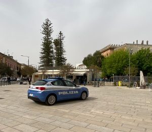 Si intrufolano nel bar e ripuliscono la cassa, ma qualcuno li avvista e chiama il 113: arrestati - Corriere Salentino