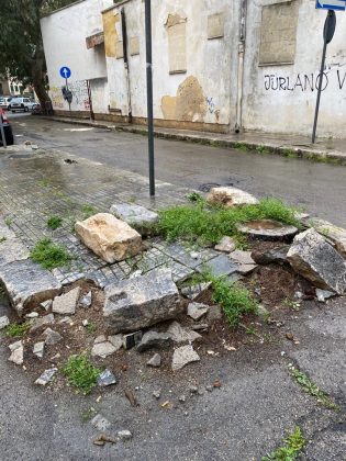 “Quell’immobile, in stato di abbandono da anni, è pericolante” appello dei residenti per la messa in sicurezza della zona a ridosso di Piazza Mazzini - Corriere Salentino