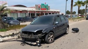 Due moto contro un'auto all'uscita del market: centauri d'urgenza in ospedale - Corriere Salentino