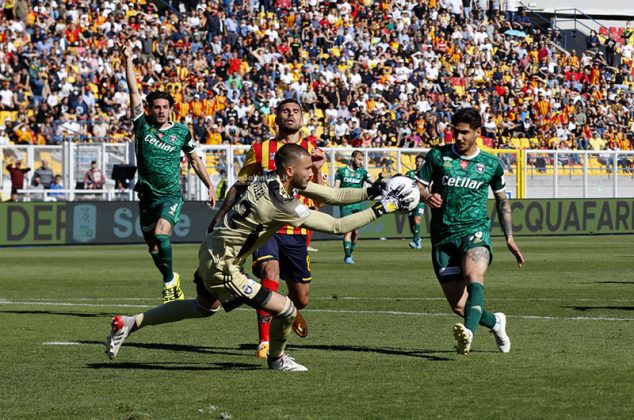 Il Lecce batte il Pisa e stacca un biglietto per la serie A: 2 a 0 davanti ad un Via del Mare in festa - Corriere Salentino