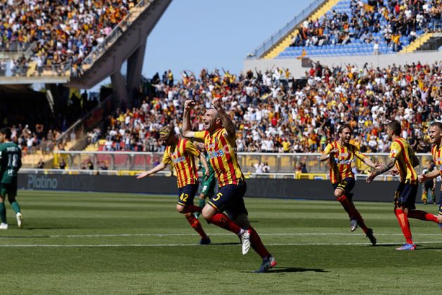 Il Lecce batte il Pisa e stacca un biglietto per la serie A: 2 a 0 davanti ad un Via del Mare in festa - Corriere Salentino