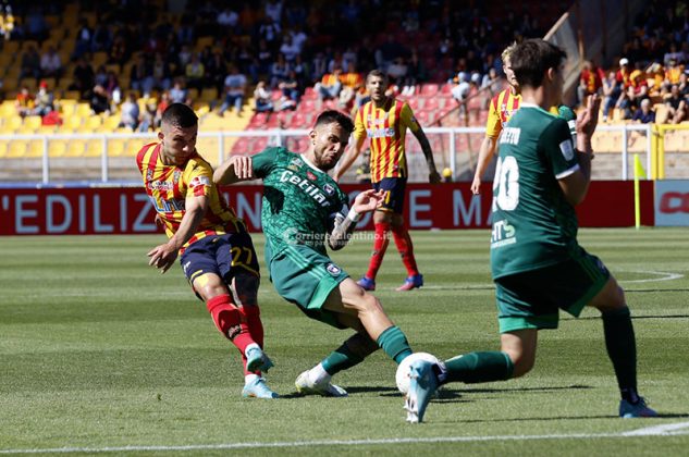 Il Lecce batte il Pisa e stacca un biglietto per la serie A: 2 a 0 davanti ad un Via del Mare in festa - Corriere Salentino