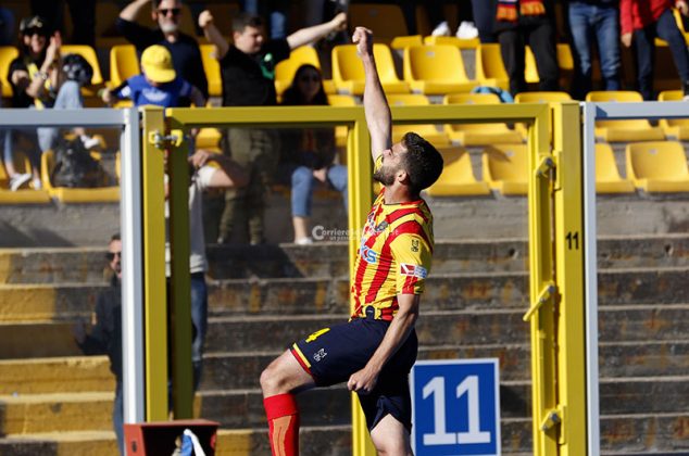 Il Lecce batte il Pisa e stacca un biglietto per la serie A: 2 a 0 davanti ad un Via del Mare in festa - Corriere Salentino