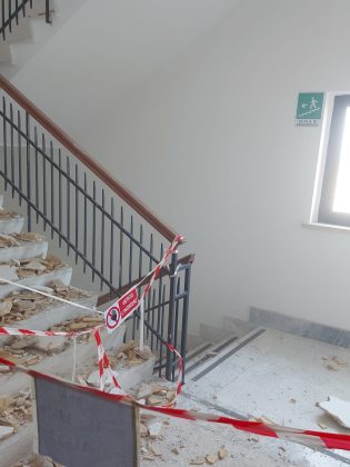 Cede il soffitto della residenza universitaria De Giorgi, la protesta degli studenti UDU - Corriere Salentino
