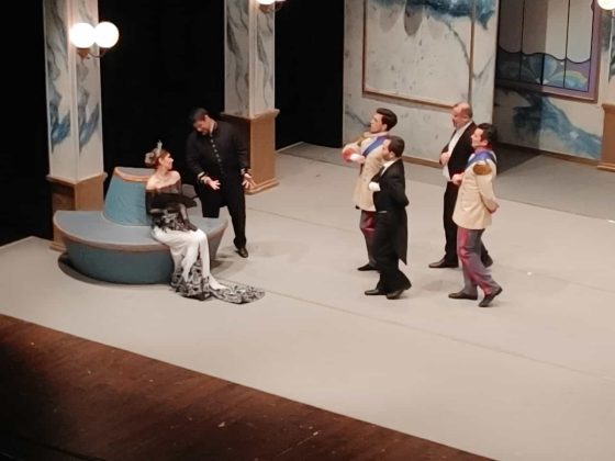 Dietro il sipario del Teatro Apollo di Lecce, in scena La Vedova Allegra - Corriere Salentino