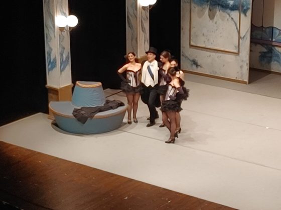 Dietro il sipario del Teatro Apollo di Lecce, in scena La Vedova Allegra - Corriere Salentino