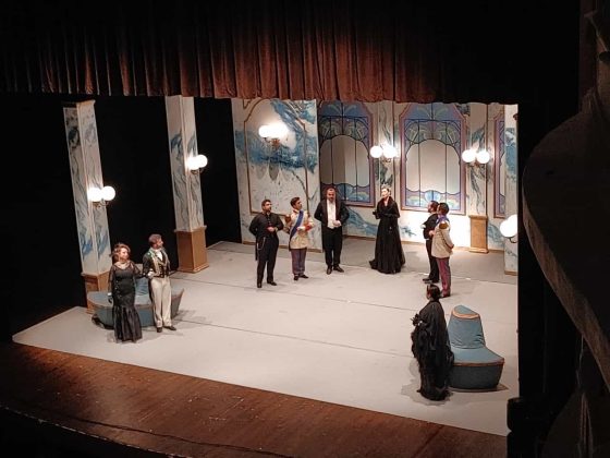 Dietro il sipario del Teatro Apollo di Lecce, in scena La Vedova Allegra - Corriere Salentino