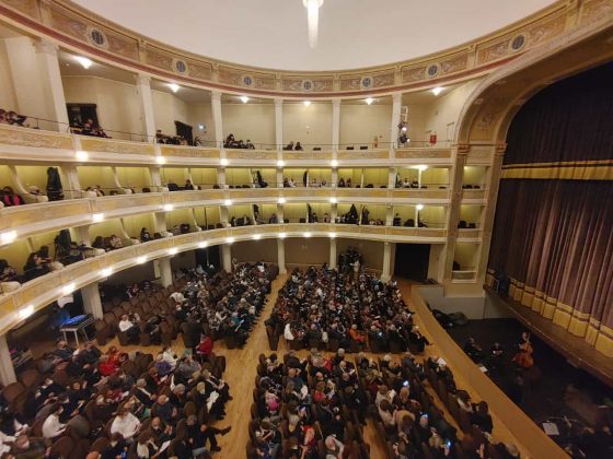 Dietro il sipario del Teatro Apollo di Lecce, in scena La Vedova Allegra - Corriere Salentino