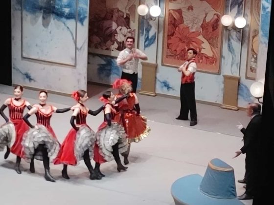 Dietro il sipario del Teatro Apollo di Lecce, in scena La Vedova Allegra - Corriere Salentino