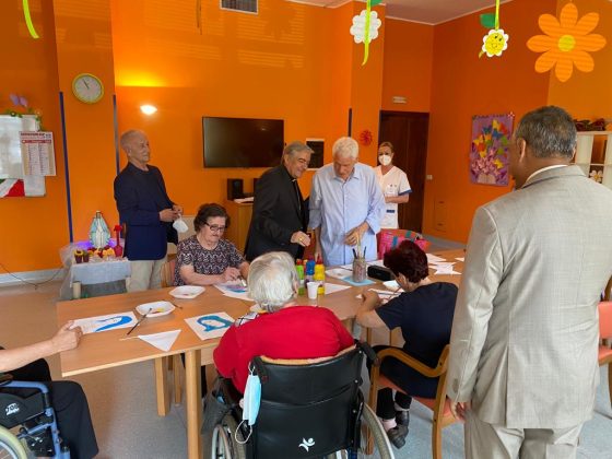 Visita di Monsignor Seccia presso l'RSA San Raffaele di Campi Salentina - Corriere Salentino