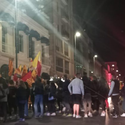 La gioiA esplode tra i leccesi: le immagini della festa. In migliaia in strada per celebrare i giallorossi, primi nel campionato di B giocando un bel calcio - Corriere Salentino