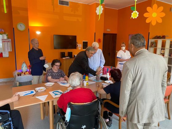 Visita di Monsignor Seccia presso l'RSA San Raffaele di Campi Salentina - Corriere Salentino